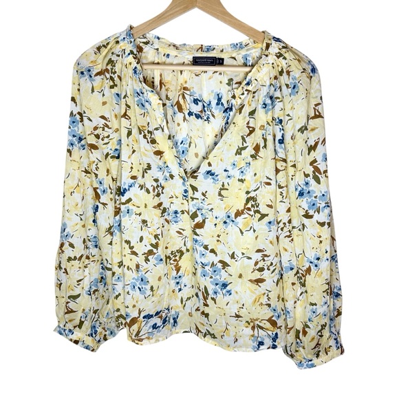 Vineyard Vines Tops - Vineyard Vines Martha’s Vineyard Floral Ruffle V-Neck Blouse — Size S